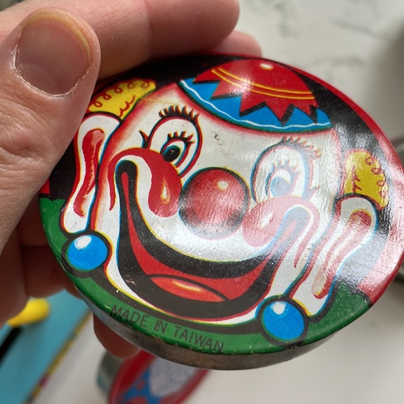 Vintage Metal Noise Makers, 70s Tin Litho Noisemaker Toys - Picture 9 of 9